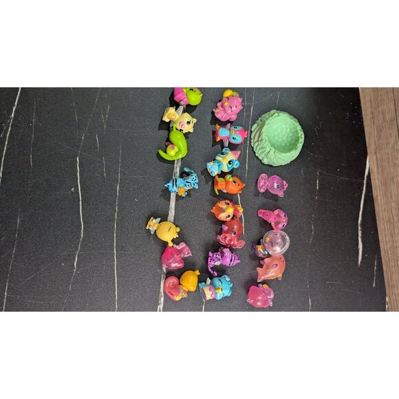 Lot Of 20 Hatchimals CollEGGtibles Figures W/ Green Nest Miniatures Toy Set